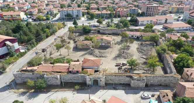 Yapı işgalinden kurtarılan tarihi kale turizme kazandırılıyor