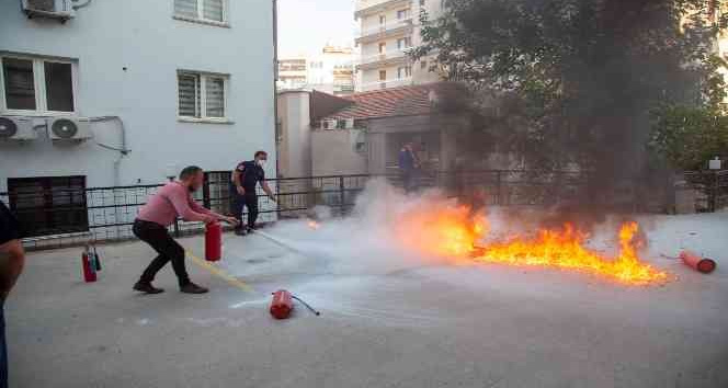 Egekent Hastanesi’nde yapılan yangın tatbikatı gerçeğini aratmadı