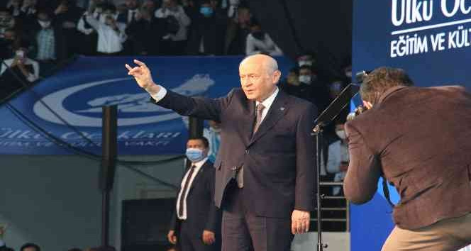 Bahçeli: “Öğretim üyelerine meydan okuyan, hakaret eden bir güruhun Türk gençliğini değil, hain planları temsil ettiği çok açıktır”