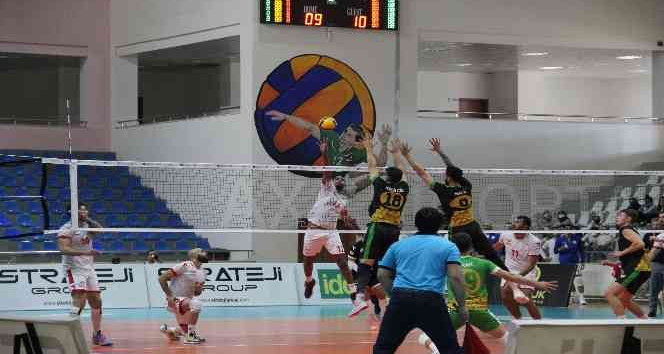 Efeler Ligi: Bingöl Solhan Spor: 0 - Yeni Kızıltepe Spor: 3
