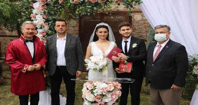 Rumeli ve Balkan düğünlerinin canlandırıldığı Necmi İğe Etnografya Müzesi’nde ilk nikah heyecanı