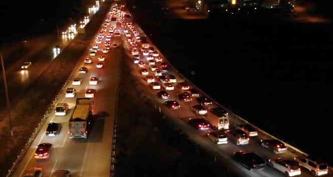 43 ilin geçiş noktası, kilit kavşakta hafta sonu trafik yoğunluğu