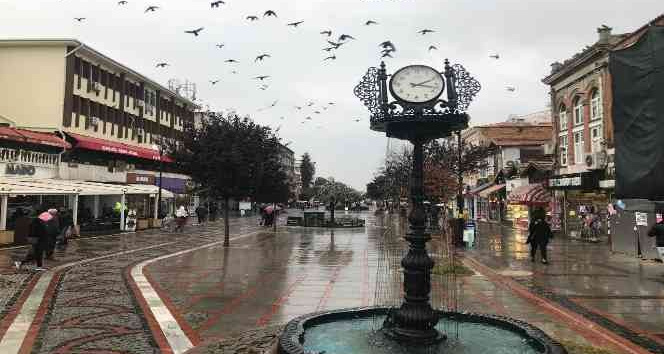 Edirne’de sağanak yağış etkili oldu