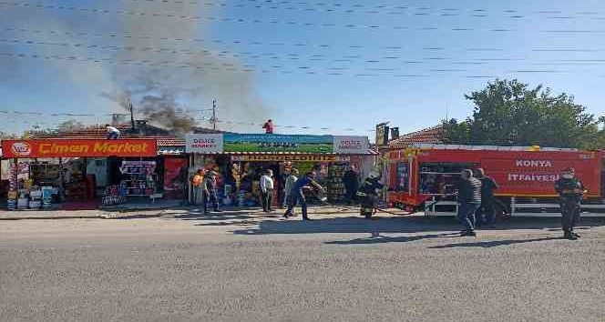 Konya’da depo ve marketlerin çatısında yangın