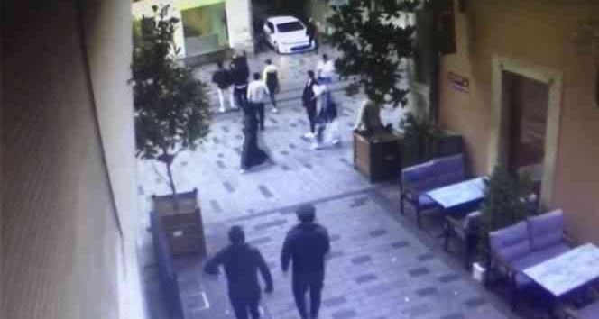 (Özel) Taksim’de ortalığı karıştıran silahlı kavga: “Yolu açın” deyince kalçasından vuruldu