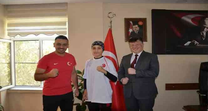 Gençlik ve Spor İl Müdürü Fillikçioğlu, Türkiye üçüncüsü Batur’u ağırladı