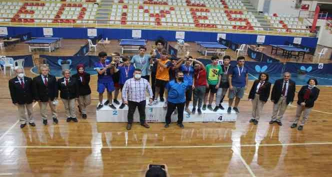 Pamukkale Belediyesi masa tenisi il birinciliğine damga vurdu
