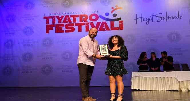 Tarsus Şehir Tiyatrosu bir ödül daha aldı
