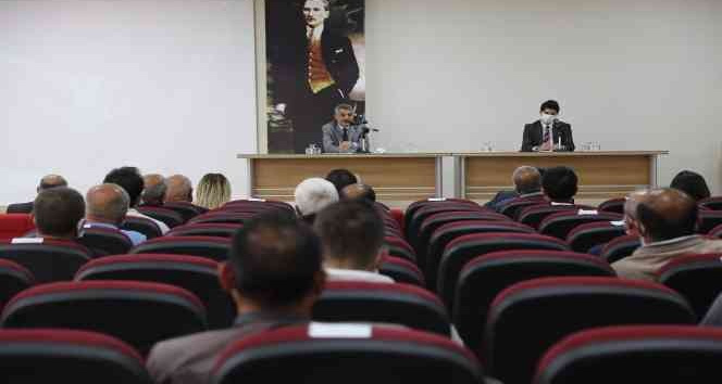 Tunceli Valisi Özkan muhtarlarla bir araya geldi