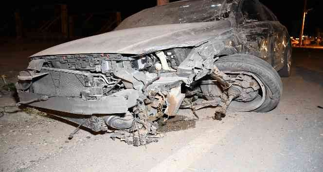 Otomobillerin hurdaya döndüğü kazada 3 kişi yaralandı