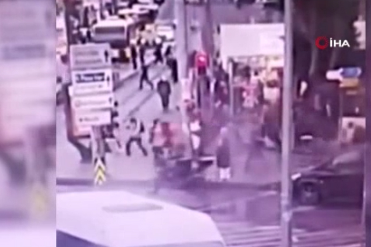Kadıköy&#039;de sokak ortasında işlenen vahşi cinayet kamerada