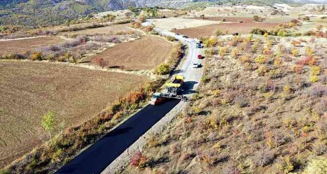 Üzümlü’de grup köy yolları kış öncesi asfaltlanıyor