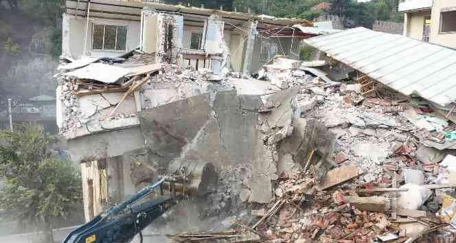 Bursa’nın tarihini gölgeleyen binaların yıkımı drone ile görüntülendi