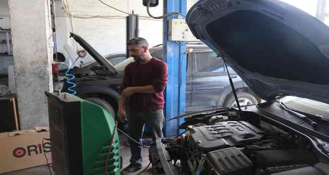 Doğuda araç sahiplerinin soğukla mücadelesi başladı