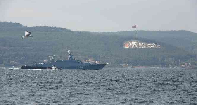 Rus savaş gemisi Çanakkale Boğazı’ndan geçti