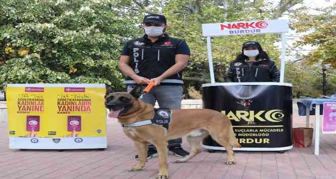 Burdur’da polis açtığı standla vatandaşı bilgilendirdi