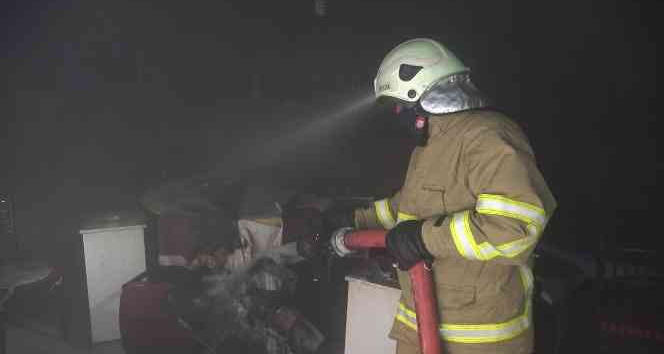 Önce kavga ettiler, ardından kahvehaneyi ateşe verdiler