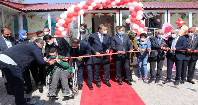 Ahlat’ta Saadet Ayber Özel Eğitim Uygulama Okulu törenle açıldı