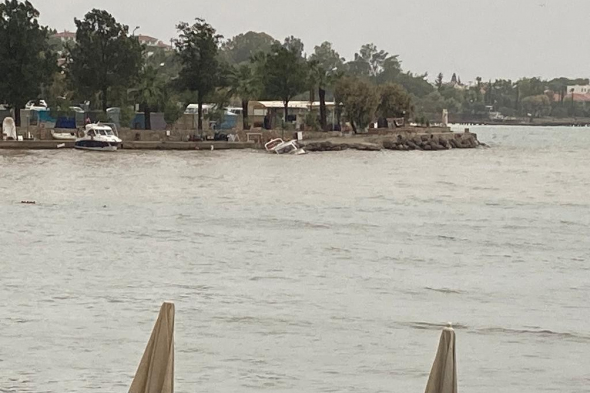 Datça'da fırtınaya dayanamayan bir tekne battı