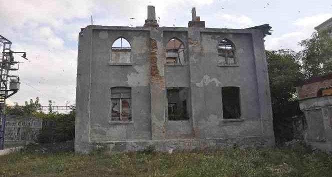 Tarihi postane binası restore edilmeyi bekliyor