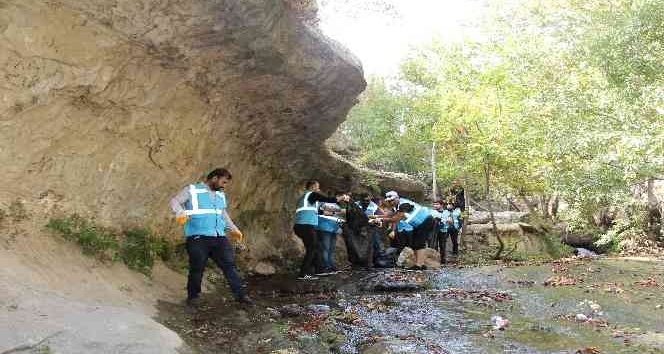 Dicle Elektrik gönüllülerinden Gabar Dağı’ında temizlik operasyonu