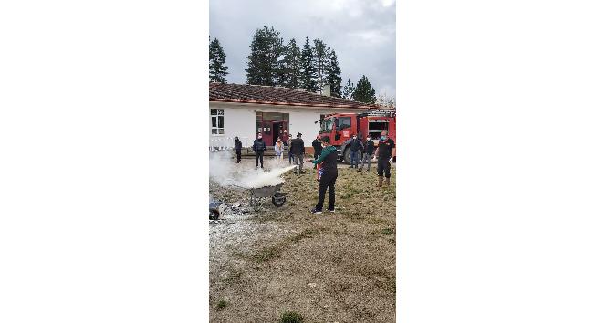 Daday’da öğrencilere yangın söndürme teknikleri anlatıldı