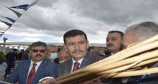Burdur’da yılın ilk kenevir hasatı yapıldı