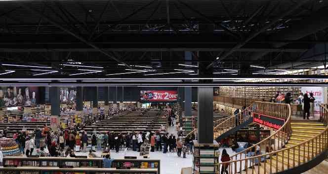 BKM Kitap imza gününe rekor iştirâk