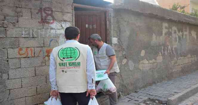 Şırnak’ta yetim ve muhtaç ailelere gıda yardımı