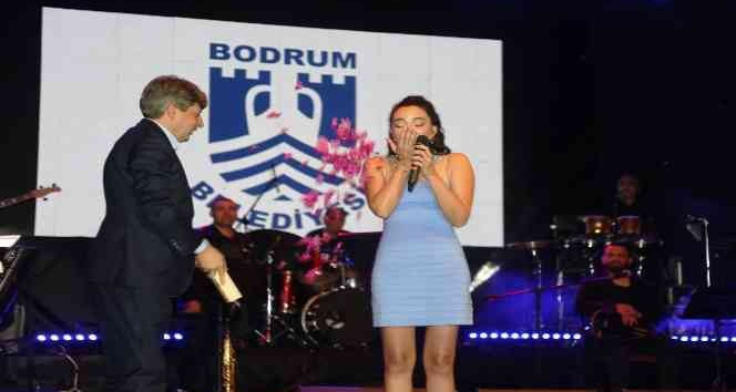 Öykü Gürman’dan hayranlarına müjde