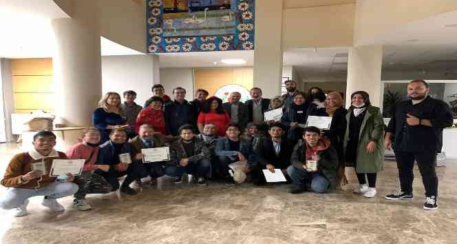 Triple Trouble filmini Türkiye Prömiyerinin yapıldığı Evrensel Film Festivali, dostlukları çekiştirdi…