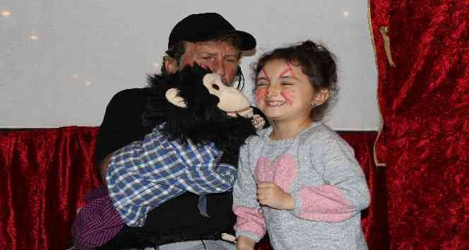 Tarzan’ın Çita’sı Sarı Bıyık’ın karnından konuşuyor