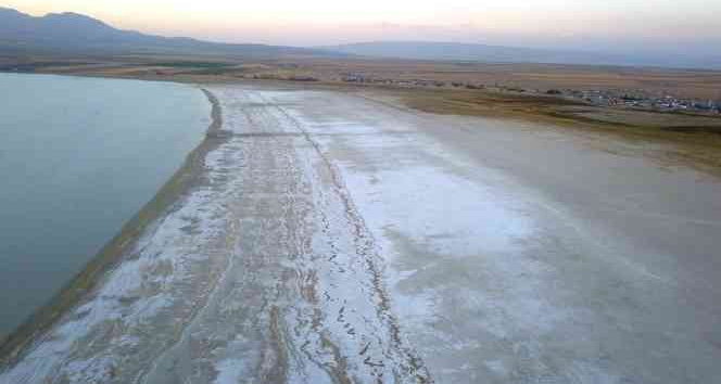 Kuraklık, Arin Gölü’nün yüzde 15’ini kuruttu