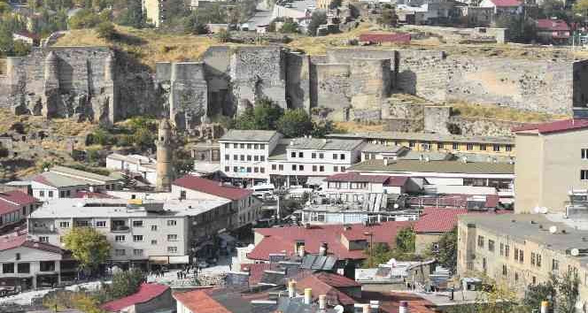 Dere üstündeki yapıların kaldırılmasıyla onlarca tarihi yapı gün yüzüne çıktı