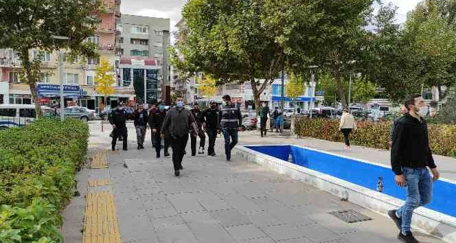 Gazetecilere ’Terörist miyiz?’ diyen hırsızlık şüphelilerinden 3’ü tutuklandı