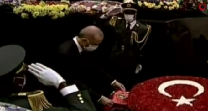 Cumhurbaşkanı Erdoğan, Angolanın ilk Devlet Başkanı Antonio Agostinho Netonun anıt mezarını ziyaret etti