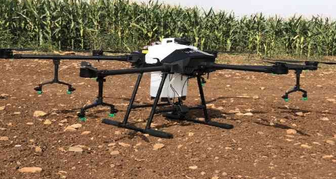 Mardin’de drone ile zirai ilaçlama yaparak ürün kaybının önüne geçiliyor