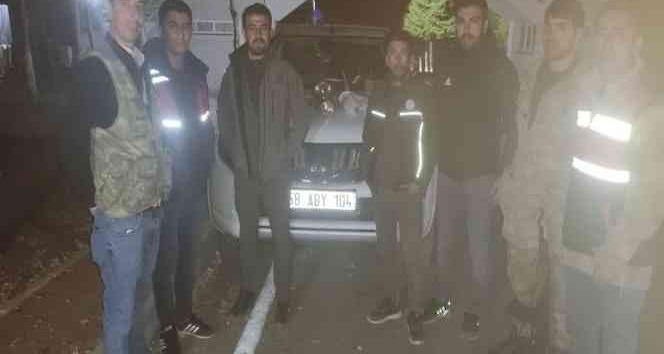 Projektörle kaçak tavşan avı yapanları yerdeki kan izleri yakalattı