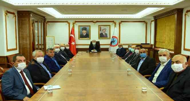 Vali Akın: "Muhtar yerel demokrasinin en önemli yapı taşıdır"