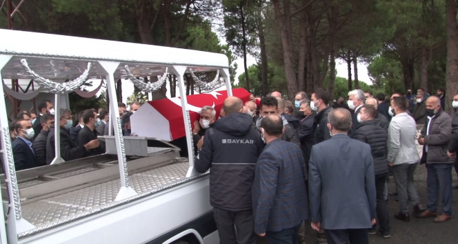 Baykar Yönetim Kurulu Başkanı Özdemir Bayraktar, aile kabristanında defnedildi
