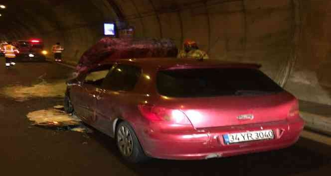 Tünelin içinde otomobil yandı