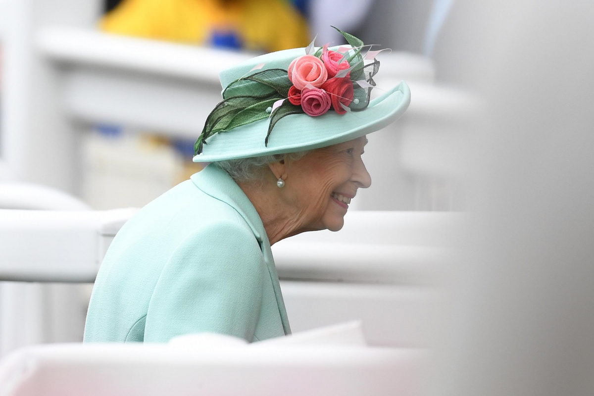 Kraliçe II. Elizabeth doktor tavsiyesi üzerine Kuzey İrlanda gezisini iptal etti