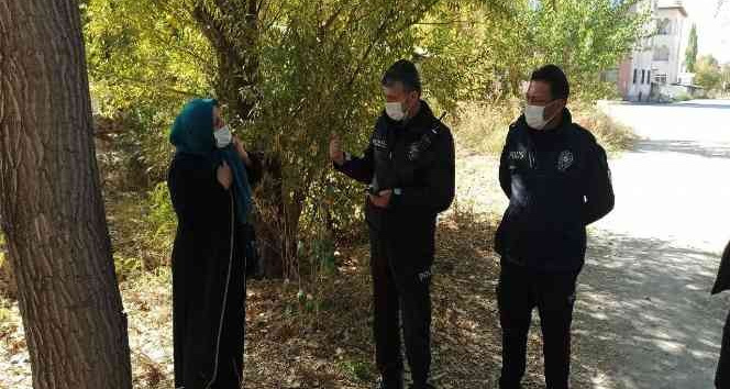 Bir günlük bebek ağacın altında ölüme terk edildi
