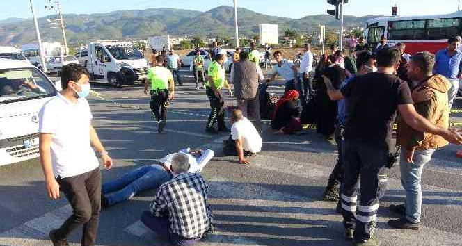 Otobüsün altında kalan motosikletli hayatını kaybetti