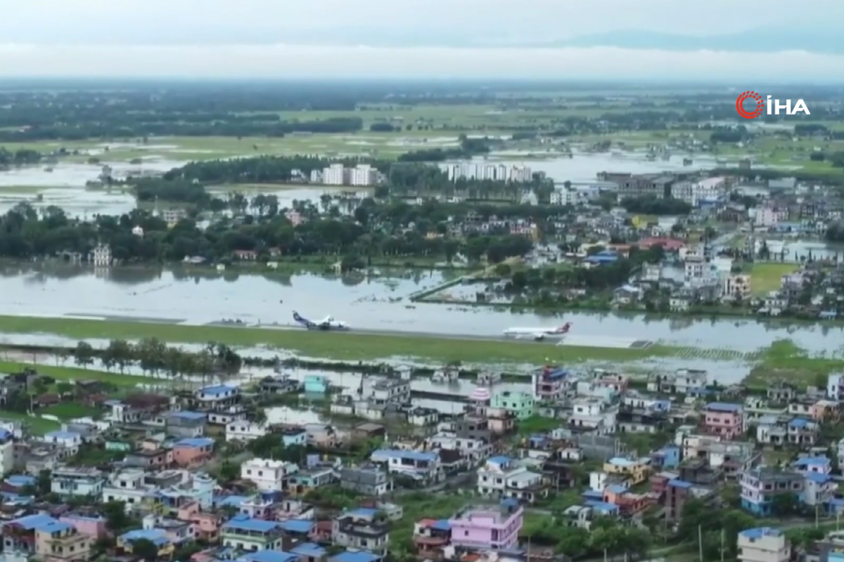 Nepal&#039;i vuran sel ve heyelanda bilanço artıyor: 77 ölü