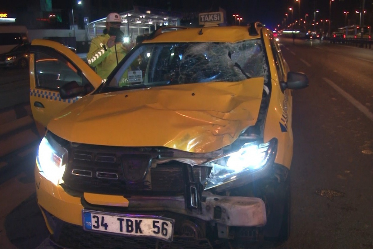 E-5 Karayolu’nda feci kaza: Ticari taksinin çarptığı yaya hayatını kaybetti