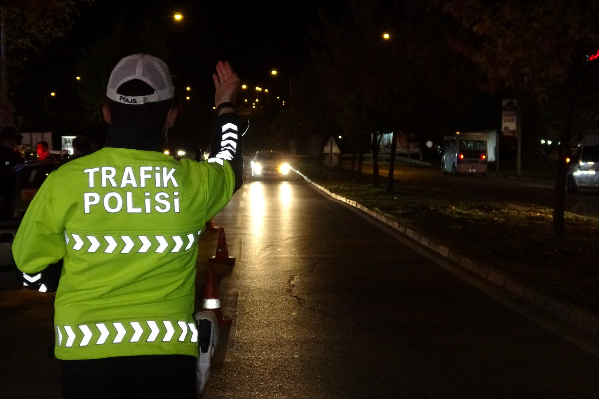 Bursa&#039;da 300 polis ile geniş çaplı asayiş uygulaması yapıldı
