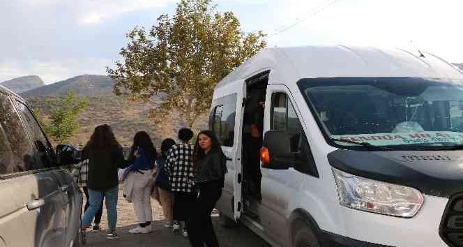 Bu beldede öğrenci servisi ve şehir içi ulaşım ücreti belediye başkanı tarafından karşılanıyor