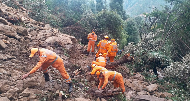 Nepal ve Hindistandaki sel ve toprak kaymalarında 161 kişi öldü