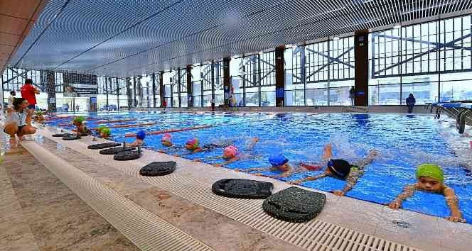 Geleceğin yüzücüleri Havuz İzmir’de yetişiyor